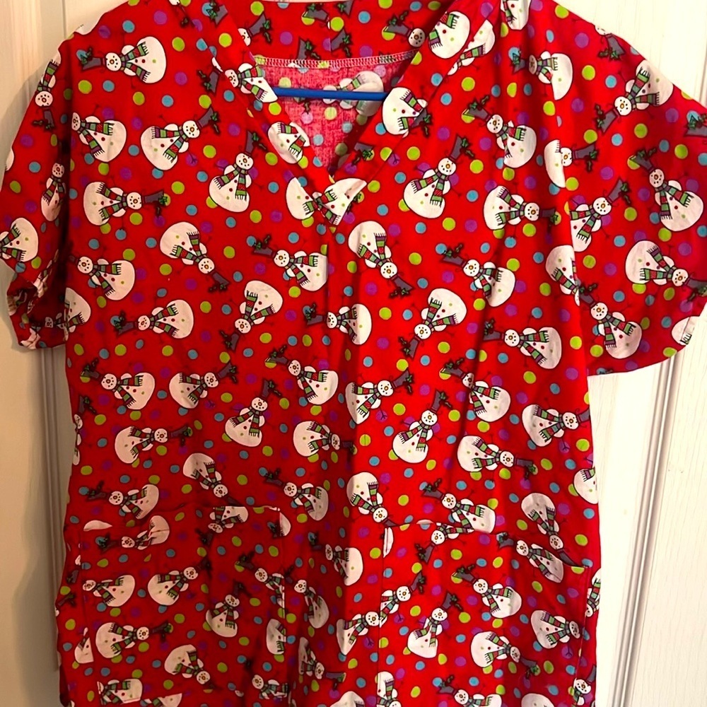 Holiday/winter scrub top Vneck 2 pocket szS
